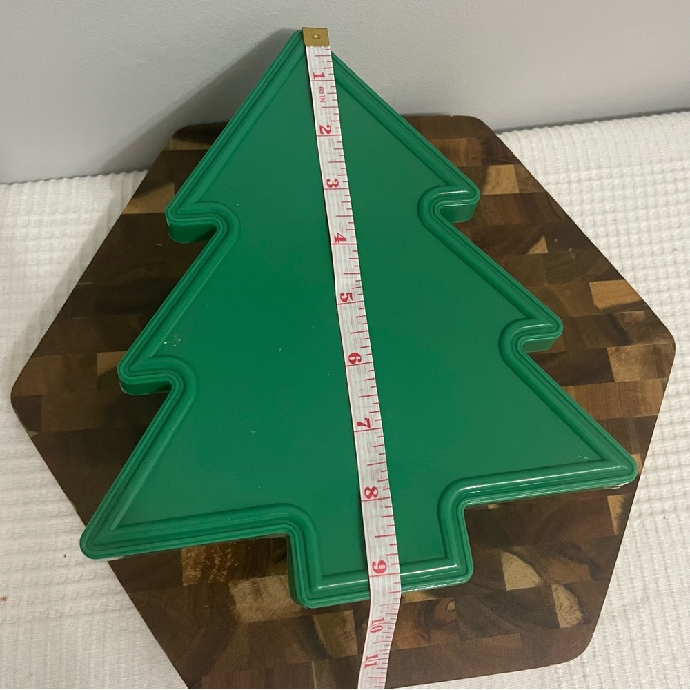 Christmas Tree Plastic Container - Picture 4 of 5